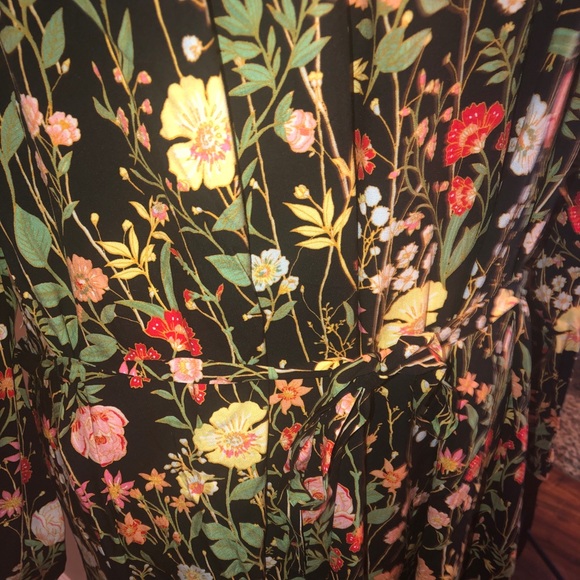 👗Loft FLORAL RUFFLE Split NECK Tie DRESS In BLACK - Picture 4 of 8